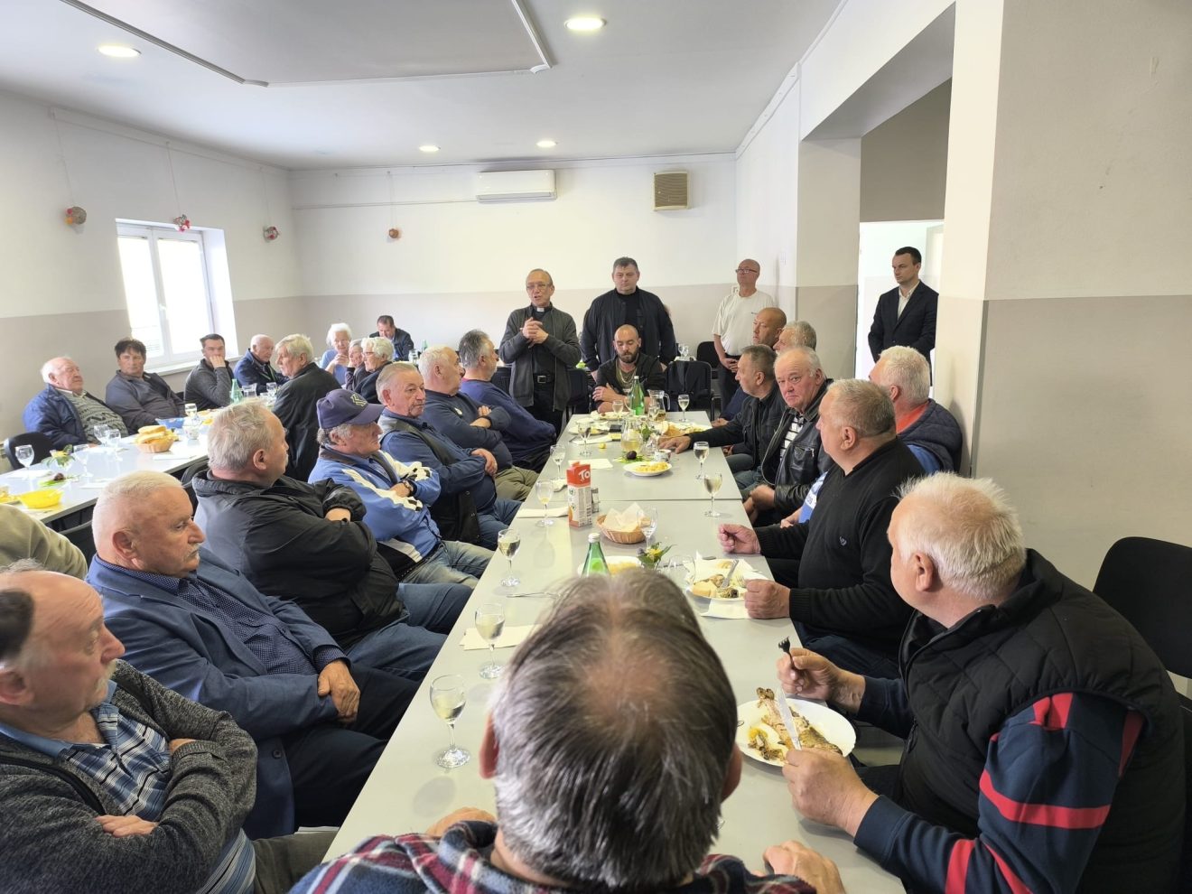 Uskrsno druženje uz ribice i fiš u Luki